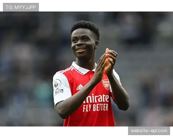 萨卡赛前热身意外伤退 枪手进攻核心健康状况堪忧 萨卡赛前热身意外伤退 枪手进攻核心健康状况堪忧